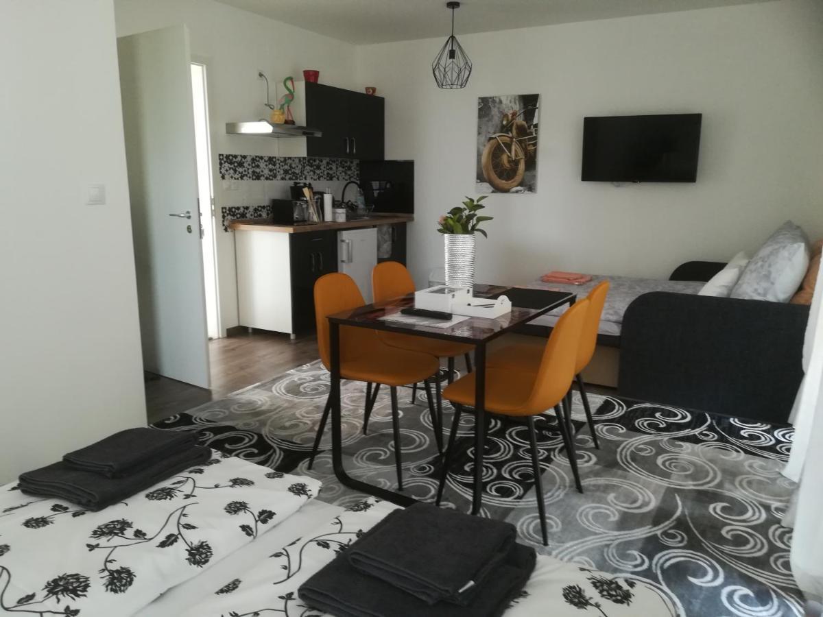Edina Vendeghaz-Gyenesdias Lägenhet Exteriör bild