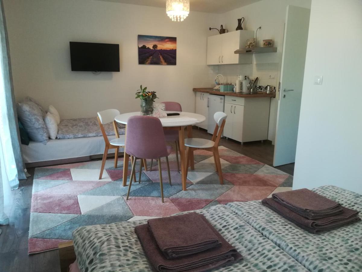 Edina Vendeghaz-Gyenesdias Lägenhet Exteriör bild