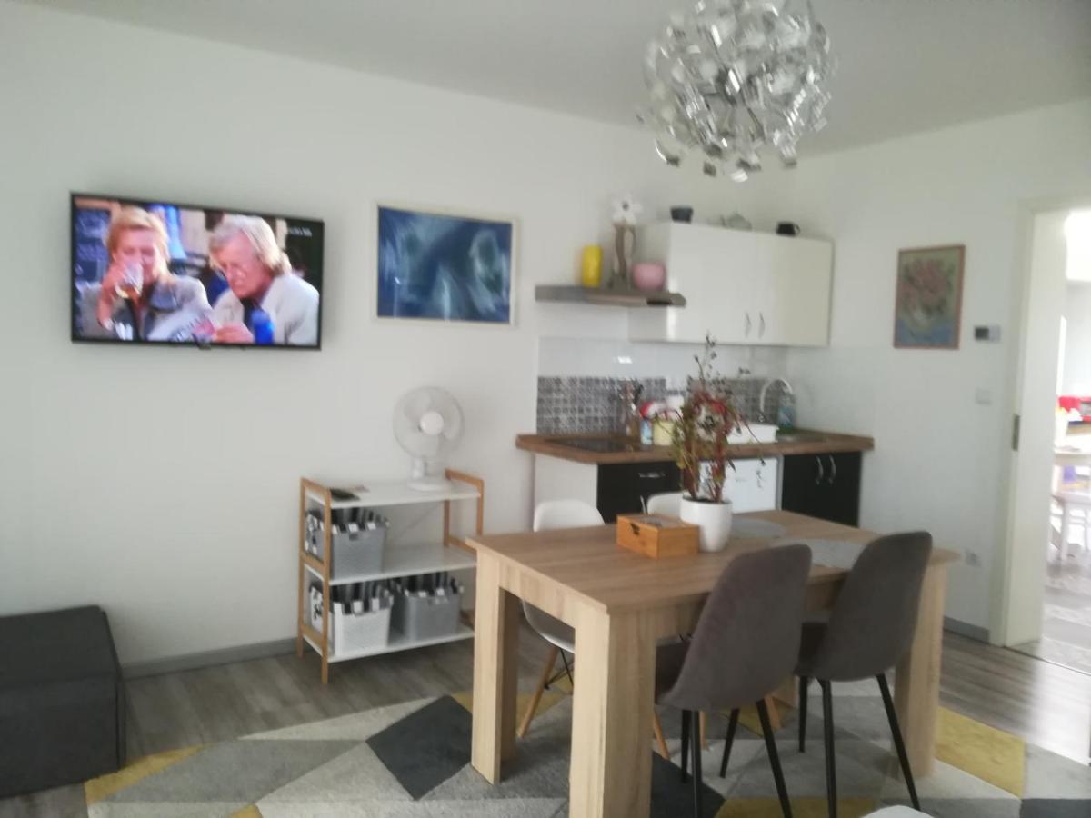 Edina Vendeghaz-Gyenesdias Lägenhet Exteriör bild