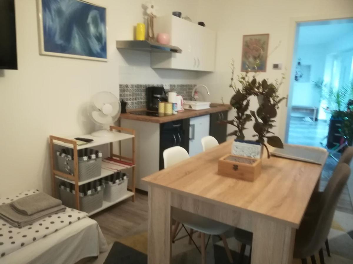 Edina Vendeghaz-Gyenesdias Lägenhet Exteriör bild